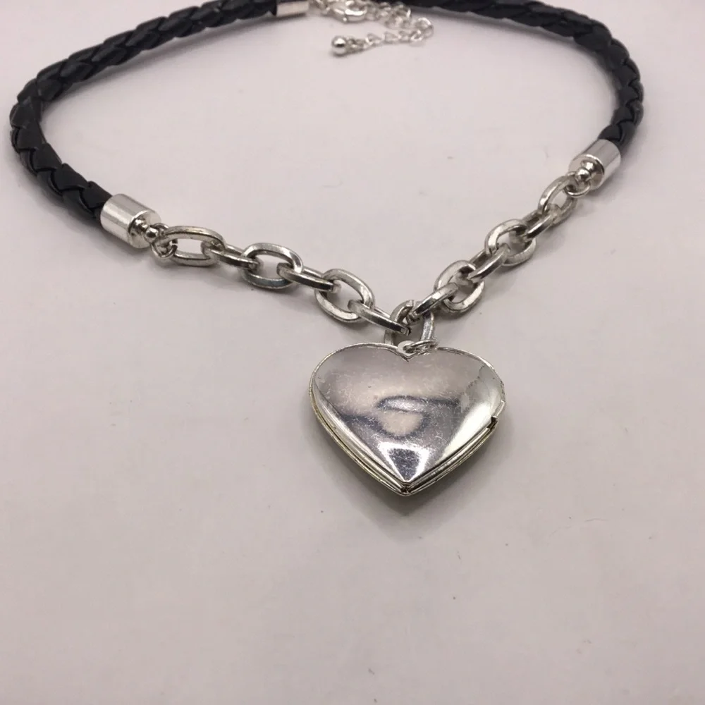 Vintage AVON Etched Heart Locket and STELLA & DOT Bardot Spiral Bracelet 🔥 - Picture 8 of 8